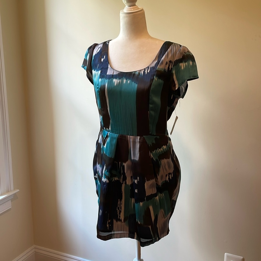 Forever 21 XXI dress. NWT. Small tear on back seam.